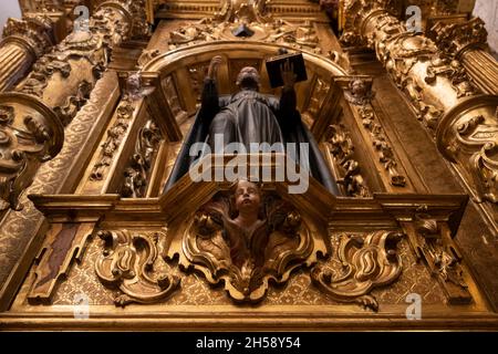 Barockaltar von San Filipan Neri (Damián de Amusco 1760-1767) im Museo Comarcal de Arte Sacro, Peñafiel, Spanien. Stockfoto