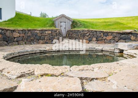 Snorralaug heiße Quelle im Dorf Reykholt in Borgarfjordur in Westisland Stockfoto