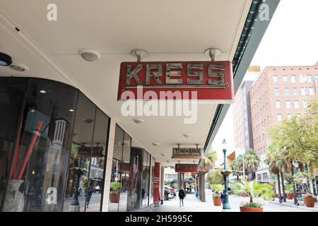 Historisches Kress-Schild am Kress-Gebäude in der Innenstadt von San Antonio, Texas. Stockfoto