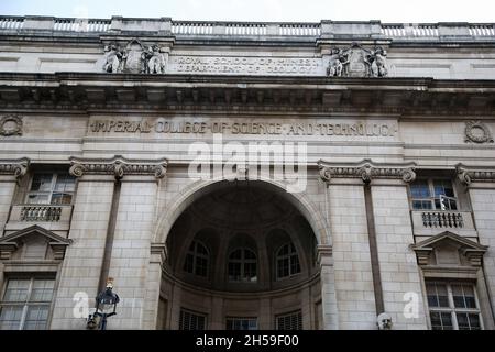 London, Großbritannien. Oktober 2021. Außenansicht des Imperial College Science and Technology in London. (Foto von Dinendra Haria /SOPA Images/Sipa USA) Quelle: SIPA USA/Alamy Live News Stockfoto