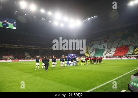 Mailand, Italien. November 2021. Serie Ein Spiel zwischen AC Mailand und dem FC Internazionale im Giuseppe Meazza Stadium, am 07. November 2021 in Mailand, Italien (Foto: Mairo Cinquetti/Pacific Press) Quelle: Pacific Press Media Production Corp./Alamy Live News Stockfoto