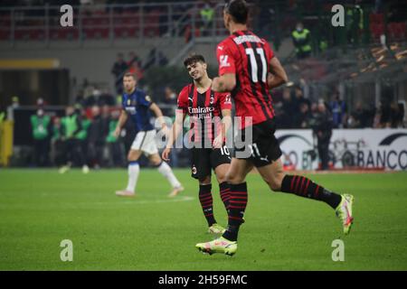 Mailand, Italien. November 2021. Brahim Diaz vom AC Mailand in Aktion während des Fußballspiels der Serie A zwischen dem AC Mailand und dem FC Internazionale im Giuseppe-Meazza-Stadion, am 07. November 2021 in Mailand, Italien (Foto von Mairo Cinquetti/Pacific Press) Quelle: Pacific Press Media Production Corp./Alamy Live News Stockfoto