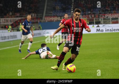 Mailand, Italien. November 2021. Brahim Diaz vom AC Mailand in Aktion während des Fußballspiels der Serie A zwischen dem AC Mailand und dem FC Internazionale im Giuseppe-Meazza-Stadion, am 07. November 2021 in Mailand, Italien (Foto von Mairo Cinquetti/Pacific Press) Quelle: Pacific Press Media Production Corp./Alamy Live News Stockfoto