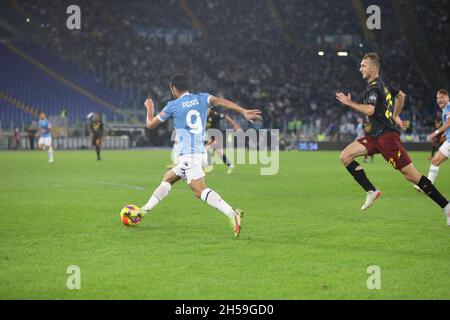 Rom, Italien. November 2021. Italien: Fußball. Im Stadio Olimpico von Rom schlug Latium die Salernitana 3-0 für die italienische Serie A mit dem Tor von Ciro Immobile, Pedro und Luis Alberto. In diesem Bild: Pedro (Foto von Paolo Pizzi/Pacific Press) Quelle: Pacific Press Media Production Corp./Alamy Live News Stockfoto