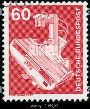 POLTAVA, UKRAINE - 8. November 2021. Vintage Stempel gedruckt in Deutschland, Berlin, um 1978 zeigt Industrie und Technik Stockfoto
