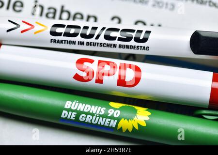 Parteien-Kugelschreiber auf einem Stimmzettel, Koalition aus CDU/CSU, SPD und Grünen, Kenia-Koalition Stockfoto