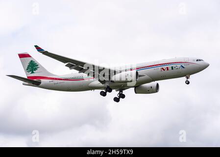 Middle East Airlines MEA Airbus A330-Linienflugzeug OD-MEE bei der Landung am Flughafen London Heathrow, Großbritannien. Libanesische Fluggesellschaft Stockfoto