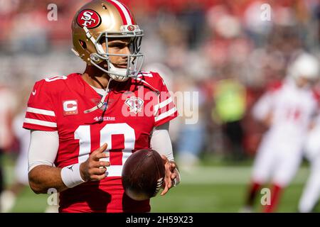 Jimmy Garoppolo (10) während der Aufwärmphase vor Beginn des Spiels Arizona Cardinals in San Francisco, Dienstag, September Stockfoto