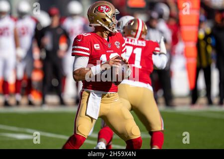 Jimmy Garoppolo (10), der Viererspieler von San Francisco, spielt am Dienstag, den 9. September, im ersten Viertel der Arizona Cardinals in San Francisco Stockfoto