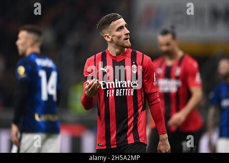 Mailand, Italien. November 2021. Alexis Saelemaekers (Mailand) während des italienischen "Serie A"-Spiels zwischen Milan 1-1 Inter im Giuseppe Meazza-Stadion am 07. November 2021 in Mailand, Italien. Quelle: Maurizio Borsari/AFLO/Alamy Live News Stockfoto