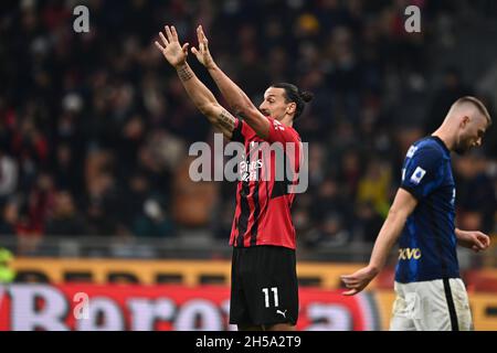 Mailand, Italien. November 2021. Zlatan Ibrahimovic (Mailand) während des italienischen Spiels „Serie A“ zwischen Milan 1-1 Inter im Giuseppe Meazza Stadium am 07. November 2021 in Mailand, Italien. Quelle: Maurizio Borsari/AFLO/Alamy Live News Stockfoto