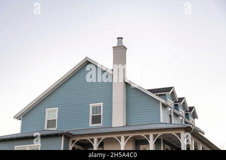 Seitenansicht eines Cape Kabeljau Heimat vor dem weißen Himmel Hintergrund Stockfoto