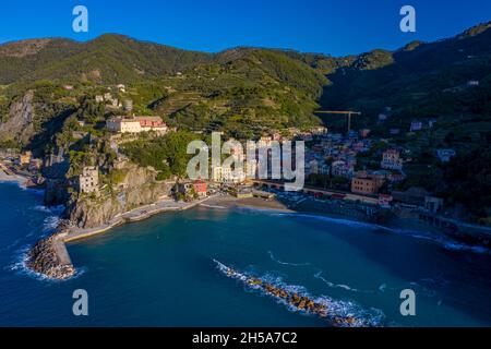 Monterosso in Italien aus der Luft | Luftaufnahme von Monterosso in Italien Stockfoto