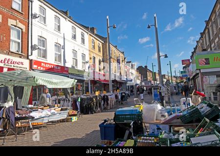 Walthamstow High Street Markt in Herbstsonne Oktober 2021 Stockfoto