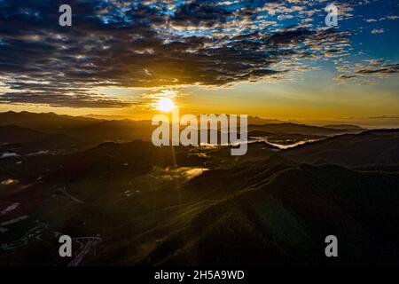 Italien ab | schöne Landschaften aus Italien aus der Luft gefilmt Stockfoto