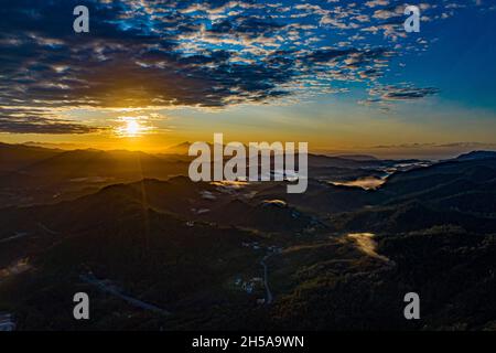 Italien ab | schöne Landschaften aus Italien aus der Luft gefilmt Stockfoto