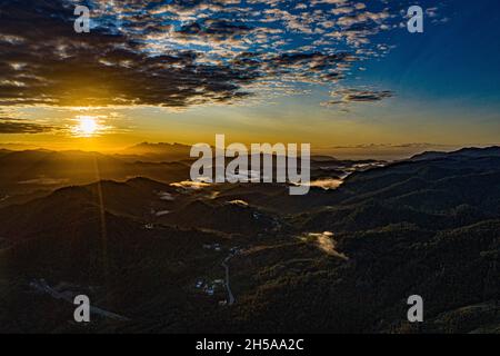 Italien ab | schöne Landschaften aus Italien aus der Luft gefilmt Stockfoto