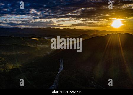 Italien ab | schöne Landschaften aus Italien aus der Luft gefilmt Stockfoto