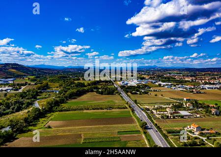 Italien ab | schöne Landschaften aus Italien aus der Luft gefilmt Stockfoto