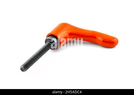 Makrofoto eines orangefarbenen Klemmhebels mit schwarzem Gewinde, isoliert auf weißem Hintergrund. Stockfoto