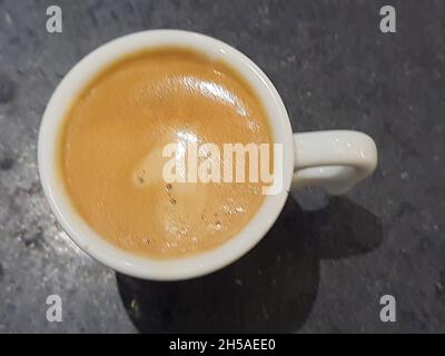 Espresso-Kaffeetasse, isoliert. Blick von oben. Stockfoto