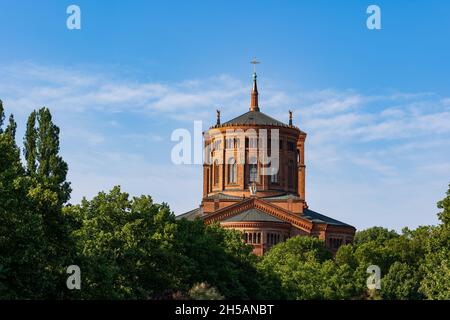 Die Kirche St. Thomas (deutsch: Thomaskirche) im Bezirk Kreuzberg der Stadt Berlin, Deutschland. Stockfoto