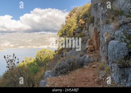 Romantische Küstenlandschaft auf dem Lykischen Weg. Antalya, Türkei Stockfoto