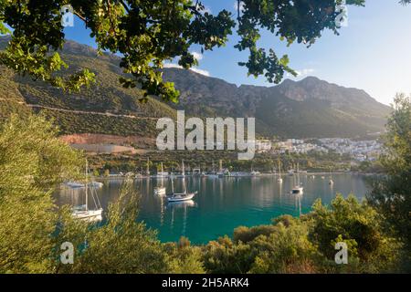 Malerischer Blick auf das Meer mit Yachten. Kas, Lycia, Turcey Stockfoto
