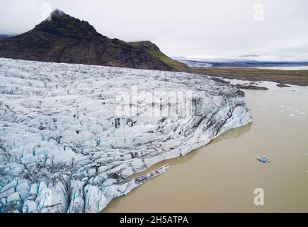 Luftaufnahme der Gletscherzunge Fjallsjokull, Teil des Vatnajokull Gletschers, Austurland, Island Stockfoto