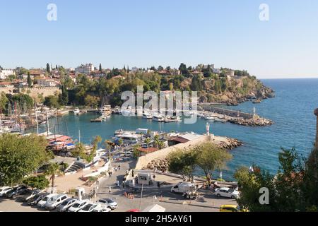 Antalya Kaleici. Blick auf die antike Stadt und den Hafen - alten Hafen in Antalya, Türkei Stockfoto
