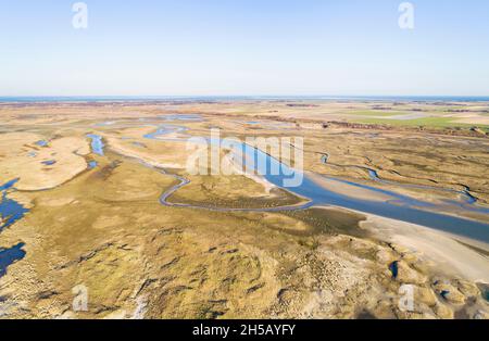 Luftaufnahme des Slufter-Tals mit Blick auf die Insel in Richtung Wattenmeer, Texel, Noord-Holland, Niederlande Stockfoto