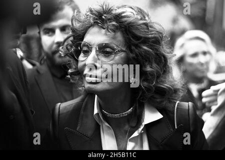 Sophia Loren bei der Giorgio Armani Frühjahr / Sommer 2016 Modenschau in Mailand, 28. Sept. 2015 Stockfoto