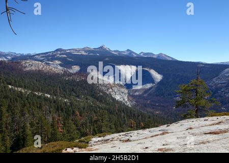 Falls Trail auf dem Weg zum Felsen klettern Half Dome im Yosemite-Nationalpark, Kalifornien USA Stockfoto