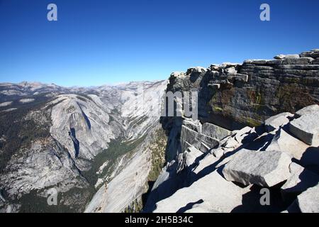 Falls Trail auf dem Weg zum Felsen klettern Half Dome im Yosemite-Nationalpark, Kalifornien USA Stockfoto