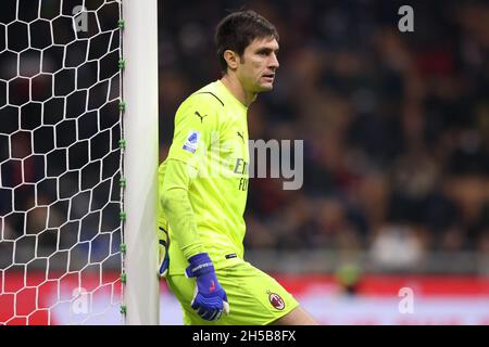 Mailand, Italien, 7. November 2021. Ciprian Tatarusanu vom AC Mailand während des Serie-A-Spiels bei Giuseppe Meazza, Mailand. Bildnachweis sollte lauten: Jonathan Moscrop / Sportimage Stockfoto