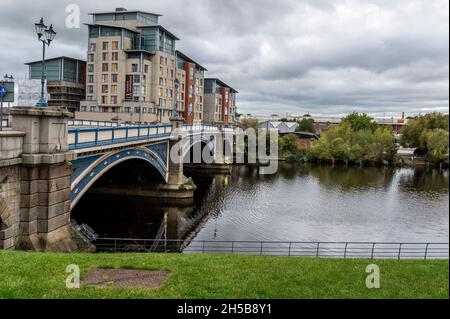 Die Victoria Jubilee Bridge über den Fluss Tees in Stockton, County Durham, Großbritannien Stockfoto