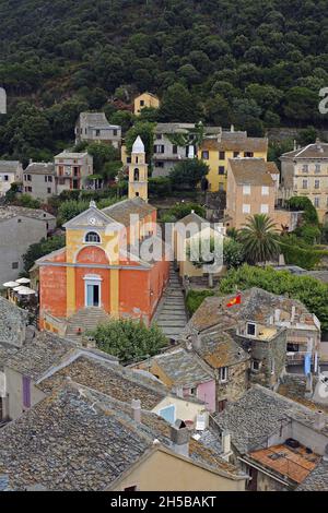 KIRCHE SANTA GHJULIA UND MITTELALTERLICHEN DORF NONZA, CAP CORSE, NORDEN KORSIKAS (2 B), KORSIKA, FRANKREICH Stockfoto