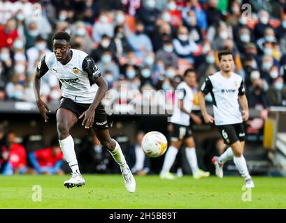 Mouctar Diakhaby aus Valencia während des Fußballspiels der spanischen Meisterschaft Liga zwischen Valencia CF und Atletico de Madrid am 7. November 2021 im Mestalla-Stadion in Valencia, Spanien - Foto: Ivan Terron/DPPI/LiveMedia Stockfoto