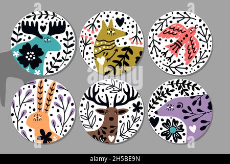 Skandinavische Tieraufkleber. Handgezeichnetes, kreisförmiges, kunstvolles Bild mit Bär und Hirsch, Kaninchen und Fuchs, Vektordarstellung von niedlichen nordischen Kreaturen Stock Vektor