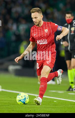 Ivan Rakitic aus Sevilla während des Fußballspiels der spanischen Meisterschaft La Liga zwischen Real Betis und dem FC Sevilla am 7. November 2021 im Benito Villamarin-Stadion in Sevilla, Spanien - Foto: Joaquin Corchero/DPPI/LiveMedia Stockfoto