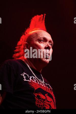 Die schottische Hardcore-Punk-Rockband The Exploited beim Broken Bones Festival in Helsinki, Finnland 6.11.2021. Sängerin Wattie Buchan Stockfoto