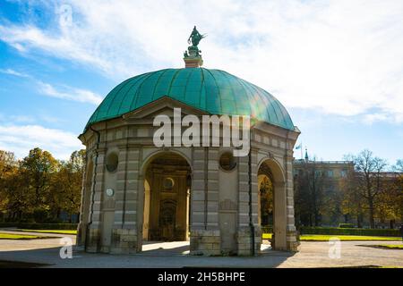 Dianatempel in München, Hofgarten im Herbst Stockfoto