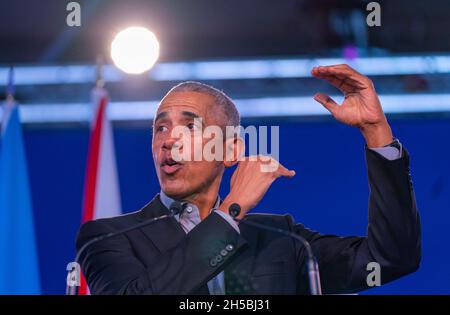 Glasgow, Schottland, Großbritannien. November 2021. Der ehemalige US-Präsident Barack Obama hält heute eine Rede vor den Delegierten auf der UN-Klimakonferenz COP26 in Glasgow. Iain Masterton/Alamy Live News. Stockfoto