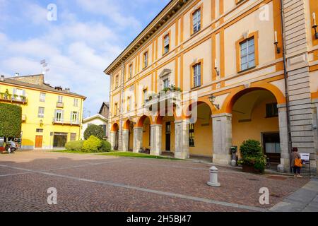 Rathaus an der Piazza Audiffredi in Cuneo. Die Hauptstadt der Provinz Cuneo, Region Piemont, Italien. Stockfoto