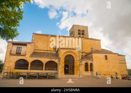 Fassade des Heiligtums Virgen de la Peña. Sepulveda, Provinz Segovia, Castilla Leon, Spanien. Stockfoto