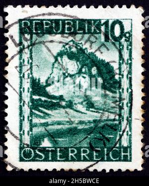 ÖSTERREICH - UM 1945: Eine in Österreich gedruckte Briefmarke zeigt Hochosterwitz, Kärnten, um 1945 Stockfoto