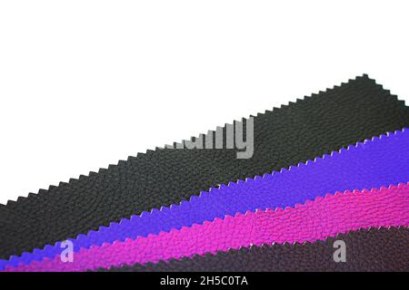 Farbenfrohe und helle Stoffmuster von Ledermöbeln und Polstermöbeln. Nahaufnahme einer Palette textiler abstrakter Streifen aus verschiedenen Co Stockfoto