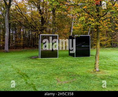 Zwei benachbarte Pavillons (1978/2001) von Dan Graham im Kröller-Müller Museum in Otterlo, Niederlande Stockfoto