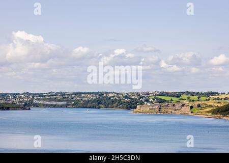 Charles Fort und Summercove vom Küstenpfad oberhalb von Lower Cove in der Nähe von Kinsale, County Cork, Irland Stockfoto