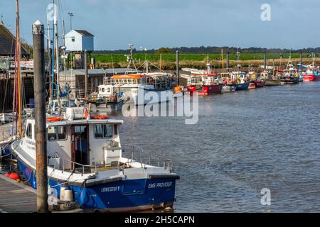 Brunnen neben dem Meer Fischerboote und Trawler an der norfolk Küste, Fischer, Fischerboote, norfolk Fischer, Krabben und Hummer Fischer, norfolk. Stockfoto